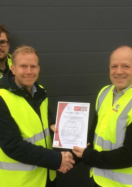 Bureau Veritas Certification overrækker det første ISO45001-certifikat til Skagen Sandblæseri
